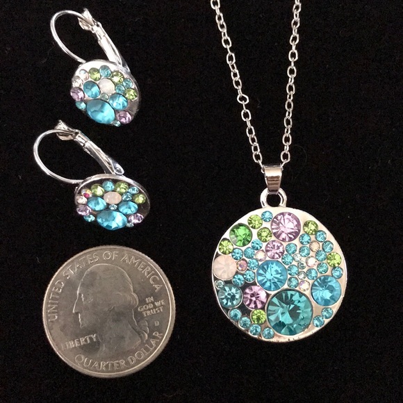 Crystal necklace and earring set - Picture 3 of 3